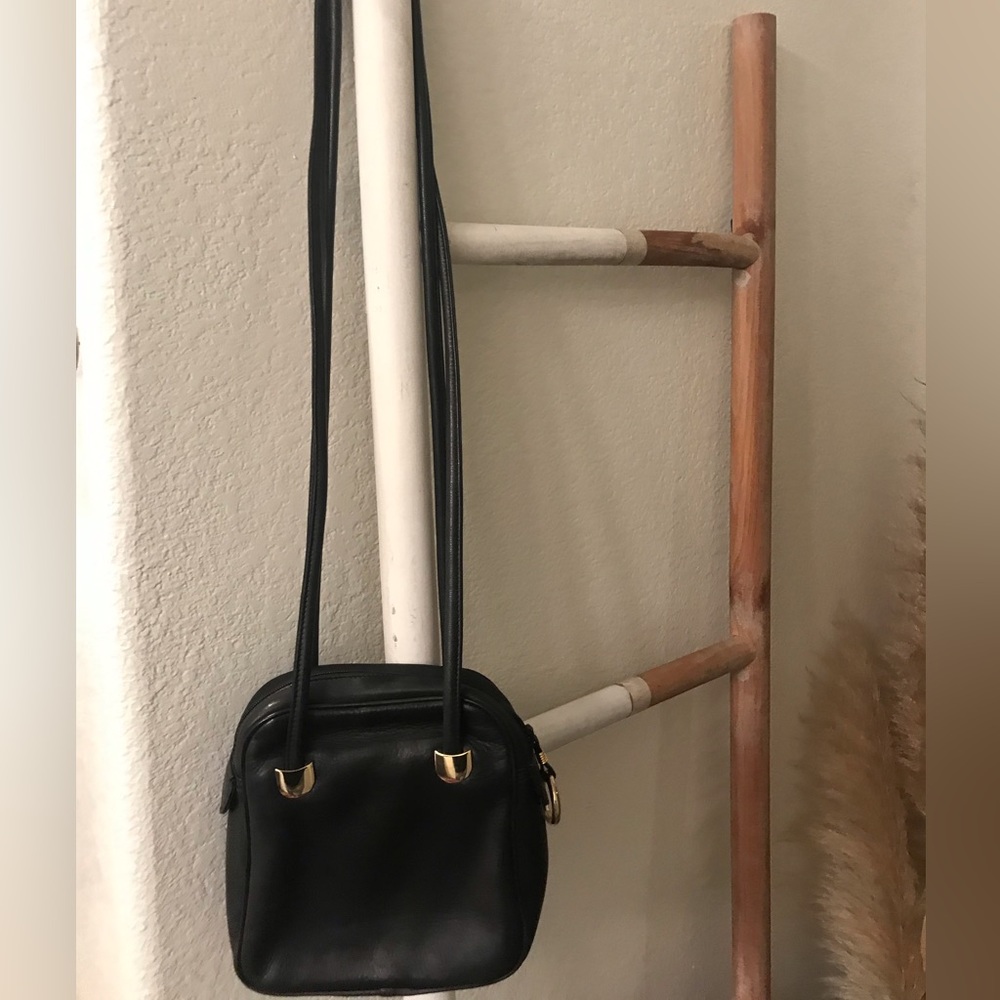 Vintage 90’s black leather handbag